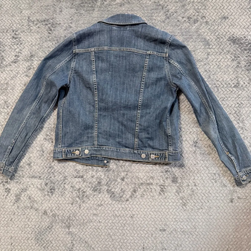 Levi's Classic Denim Jean Trucker 99% Cotton Jacket size Medium - Image 4