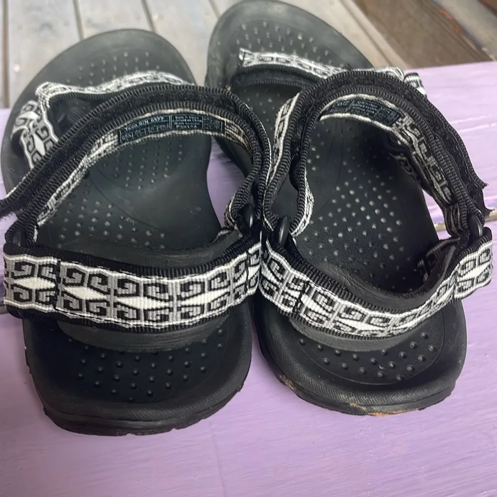 Tevas water sandals - Image 3