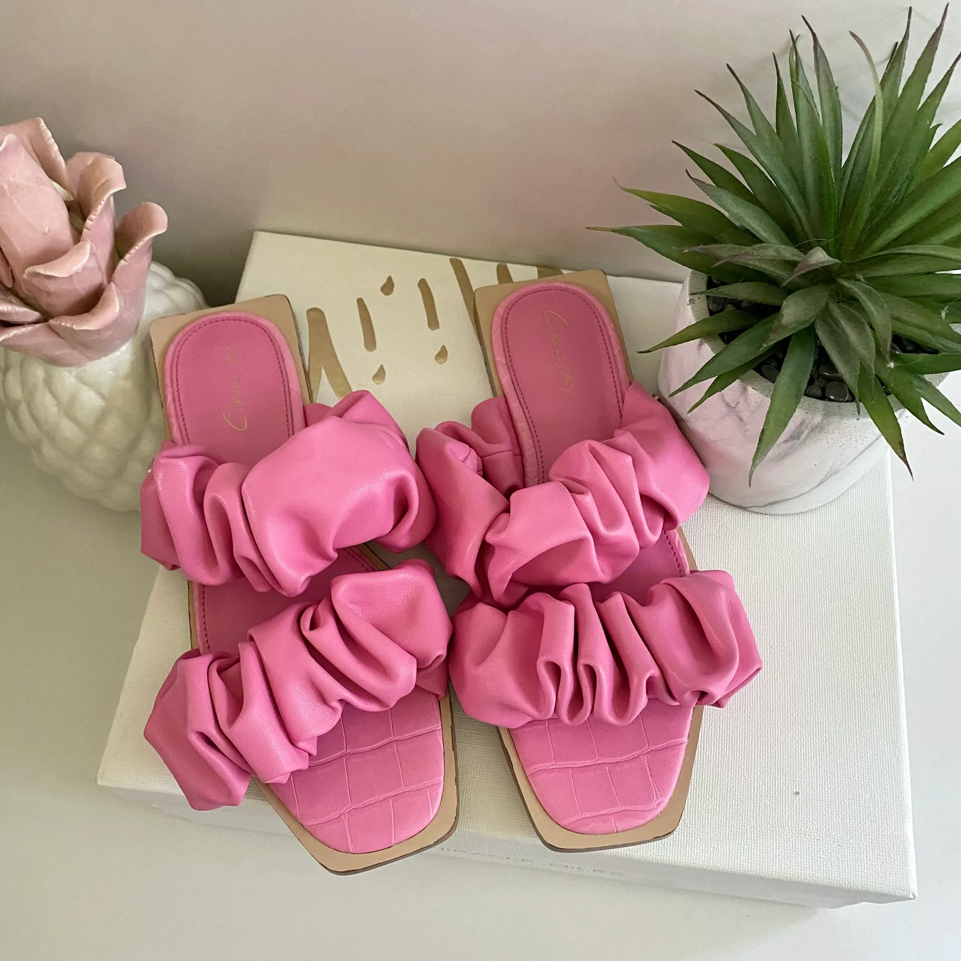 NEW Sam Edelman Iggy Slides - Image 2