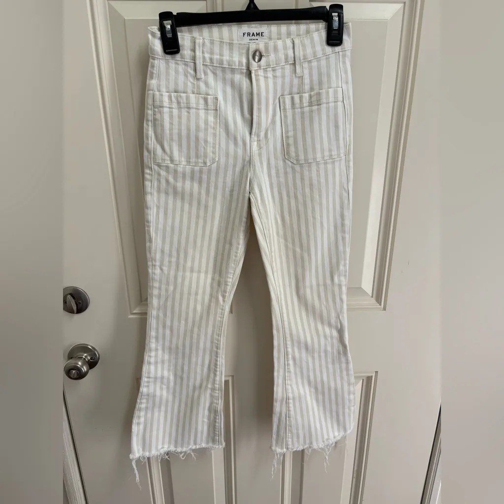 FRAME Le Bardot Striped Kick Flare Raw-Edge Jeans in Courtyard Size 25 - Image 2