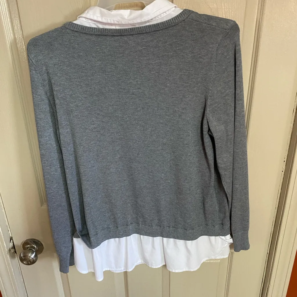 Faded Glory  Gray Top with White Collar - Image 6