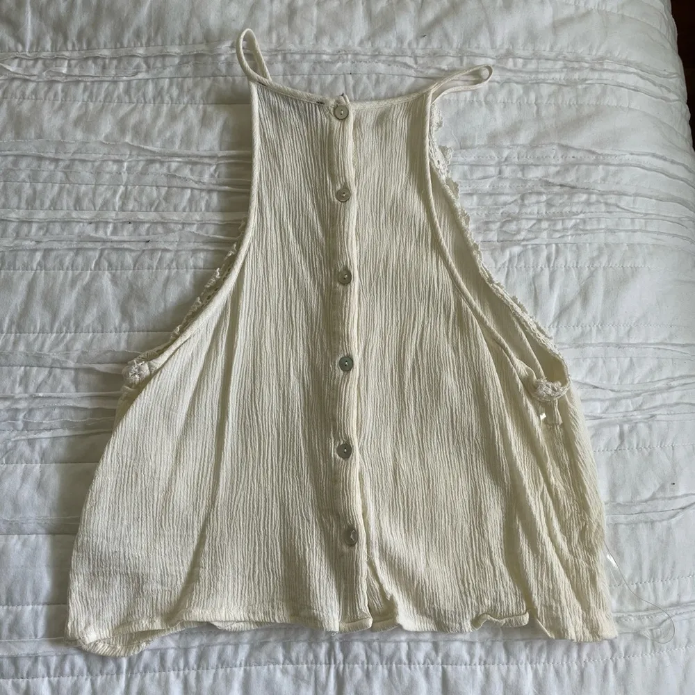 Kendall & Kylie Cream Lace Flowy Tank - Image 3