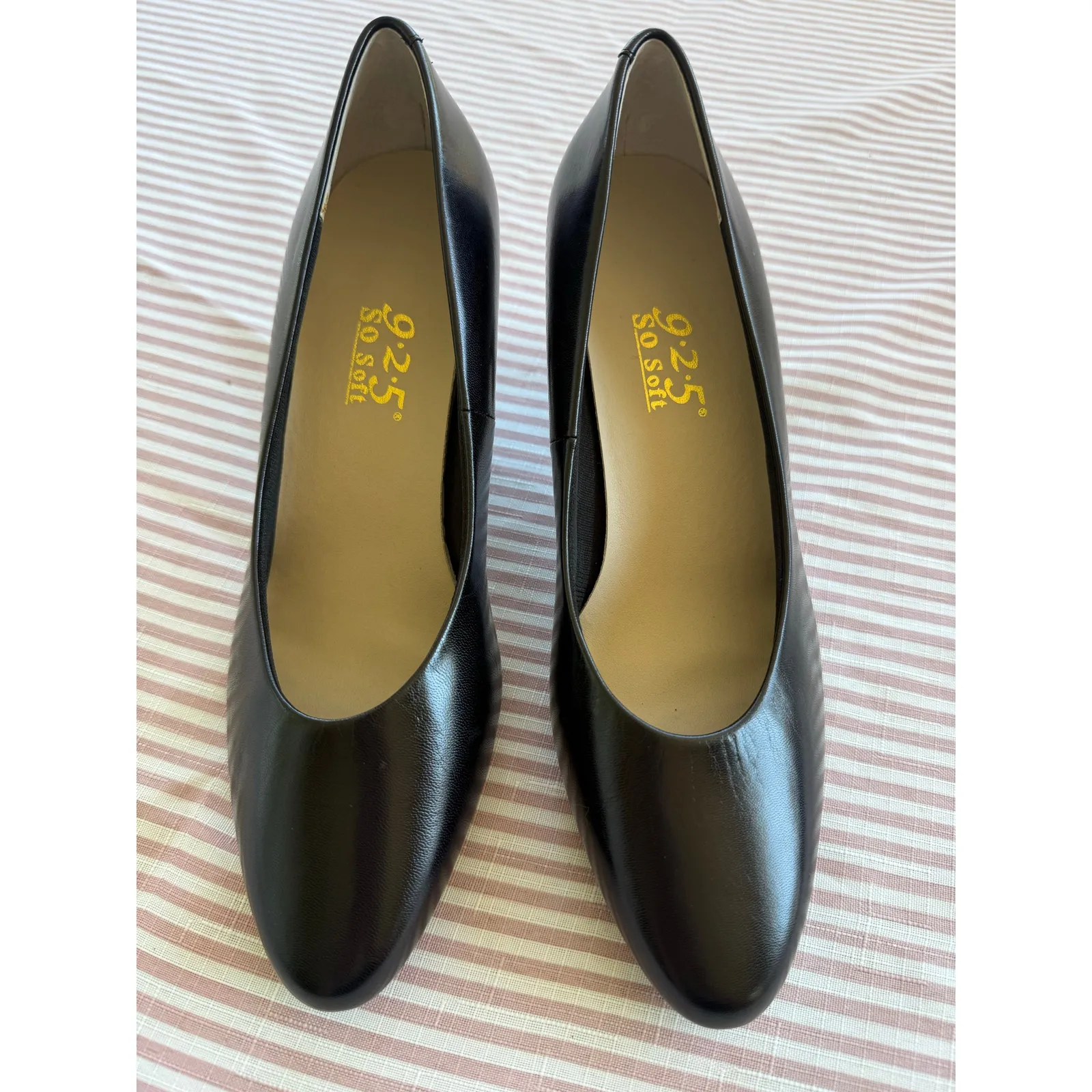 Women's So Soft 925 Olivia Black Slip on Pumps Low Heel Comfort size 7.5 - Image 4