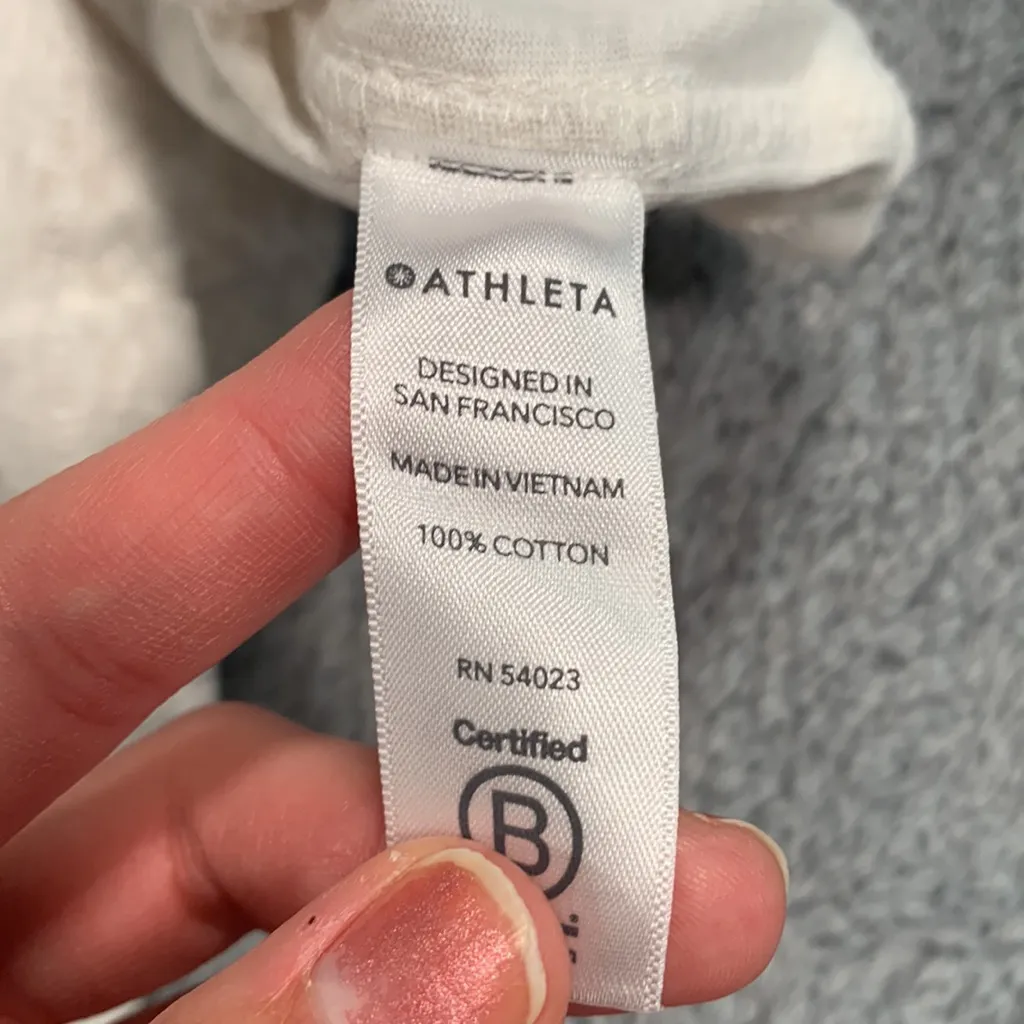 Athleta tee shirt large - Image 6