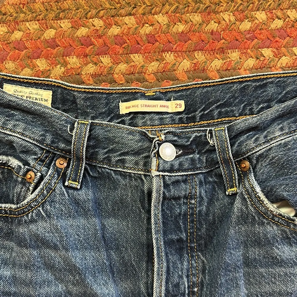 LEVIS DARK WASH RIBCAGE STRAIGHT ANKLE JEANS - Image 2