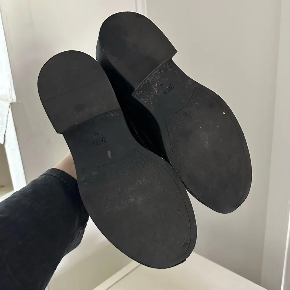 Zara Lug Sole Horse Bit Patent Loafers Womens 7.5 Black - Image 3