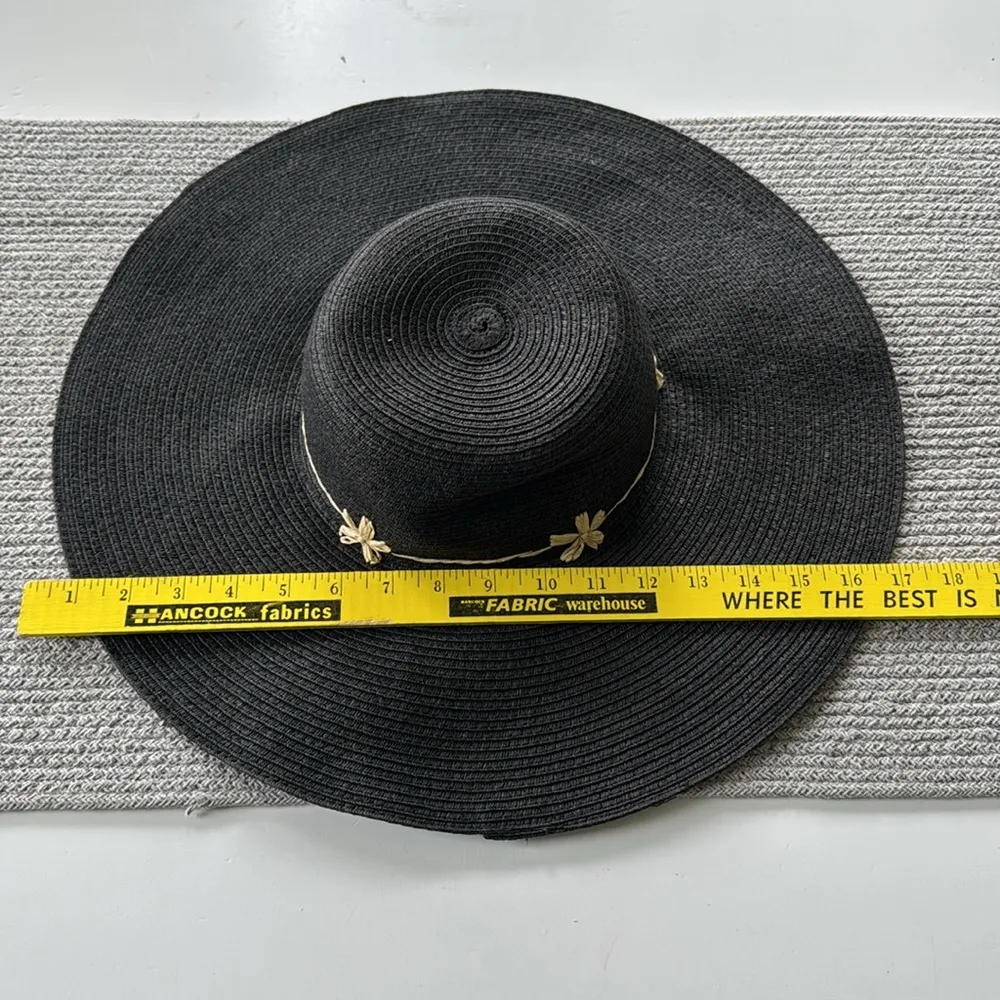 Black Large Straw Hat with Daisy Flower Detail - Image 3
