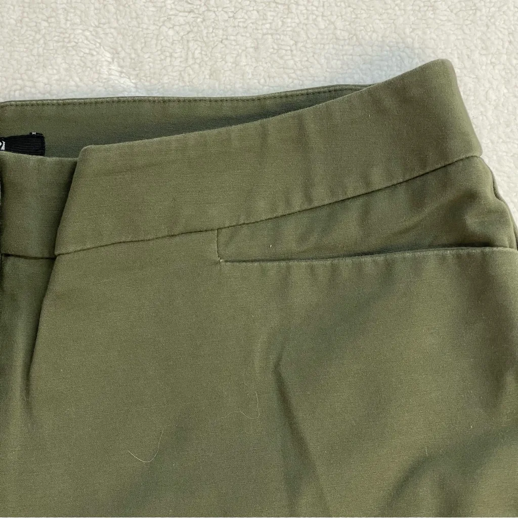 Apt 9 Olive Green Women's Modern Chino Shorts Old Money Size 14 Flat Front - Image 2