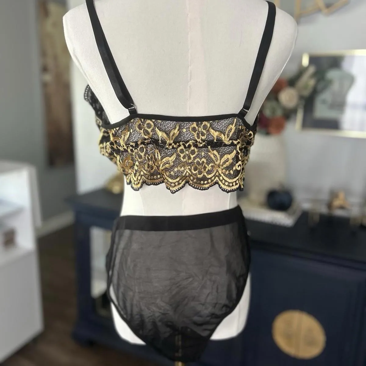 Lingerie for Women, Set in Size 2XL, Black & Gold Colors with Lace, New - Image 4
