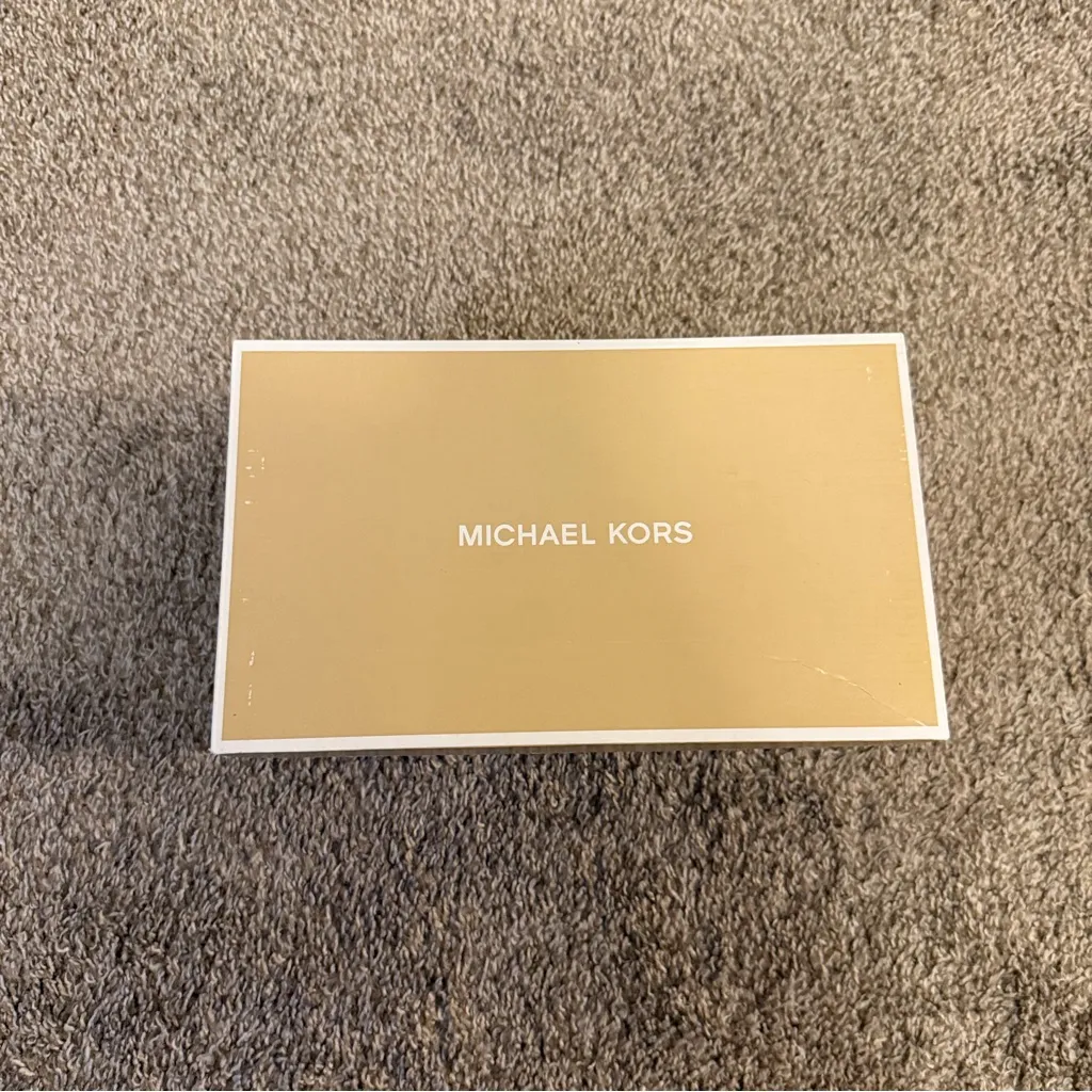 MICHAEL Michael Kors MK Plate Leather Thong Sandal In Magenta Size 7 NWB - Image 2