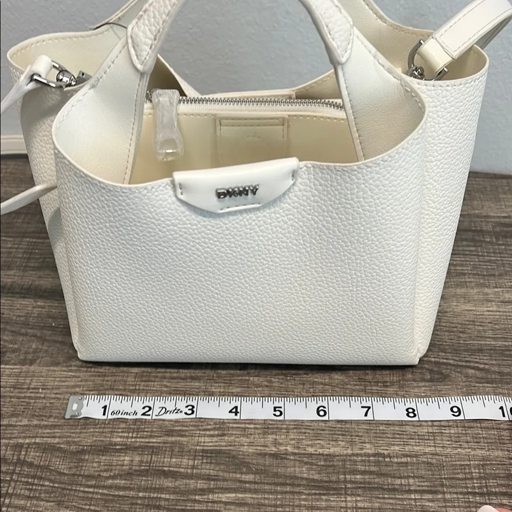 DKNY White Leather Satchel/Crossbody 🤍 - Image 8