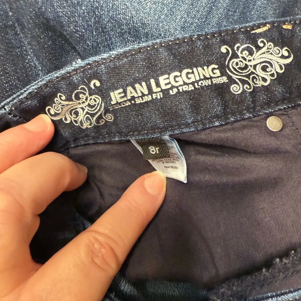 Express Women’s Zelda Slim Fit Legging Jeans Ultra Low Rise Dark Washed Sz 8 R - Image 8