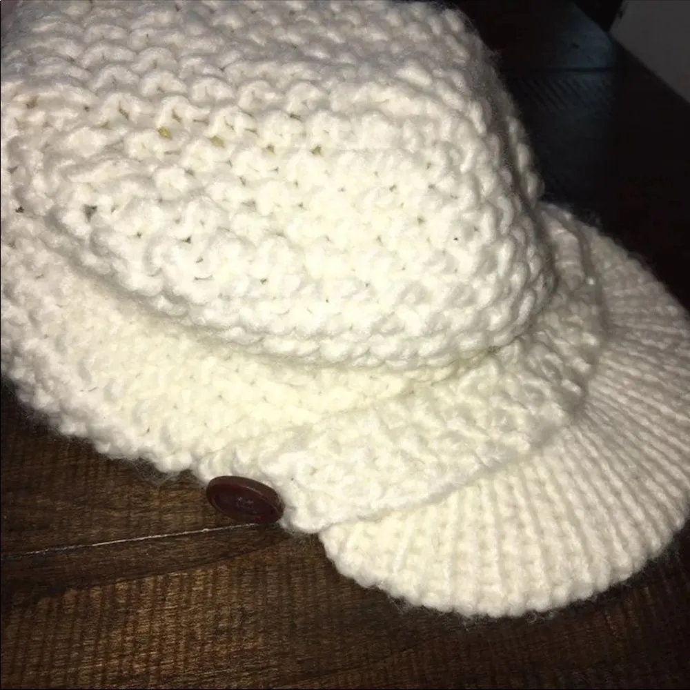 Fossil cream color crochet cap hat - Image 3
