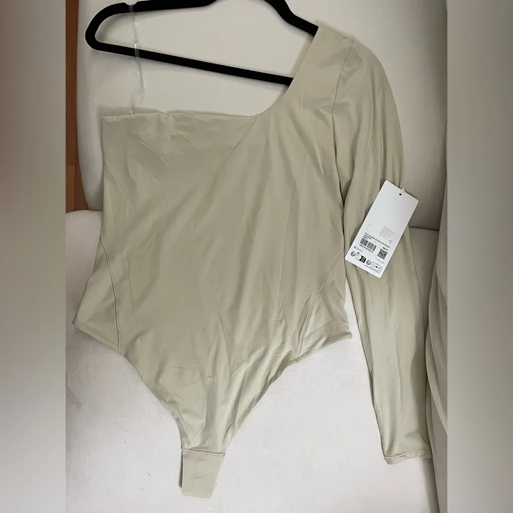 Lululemon NWT Wundermost Ultra Soft Nulu Long Sleeve One Shoulder Bodysuit Tan L - Image 9