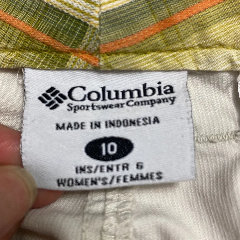 Columbia womens tan shorts size 10 - Image 6