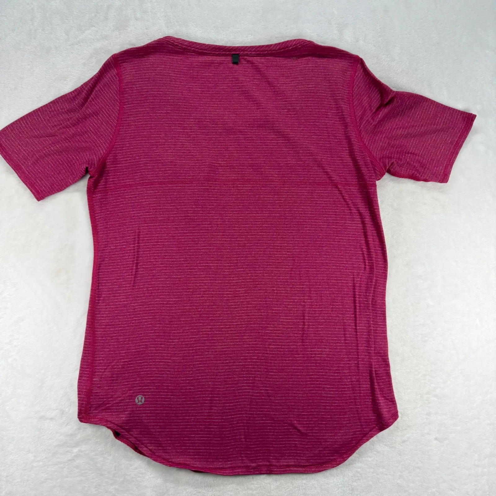 Lululemon Run Swiftly Tech Top Race Length Short‎ Sleeve Athletic Shirt XS Pink - Image 4