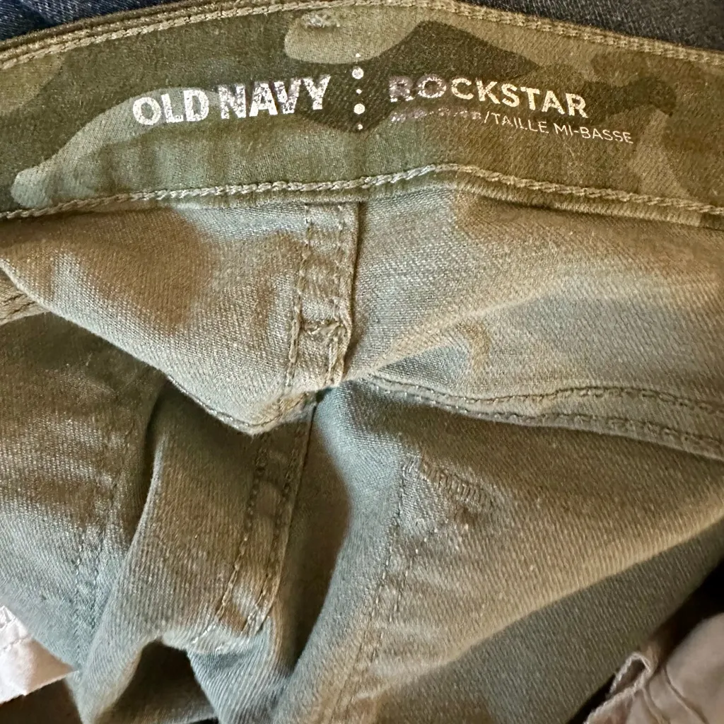 Old Navy - Camo Rockstar Jeans with Raw Hem - Brand New Condition! - Image 7