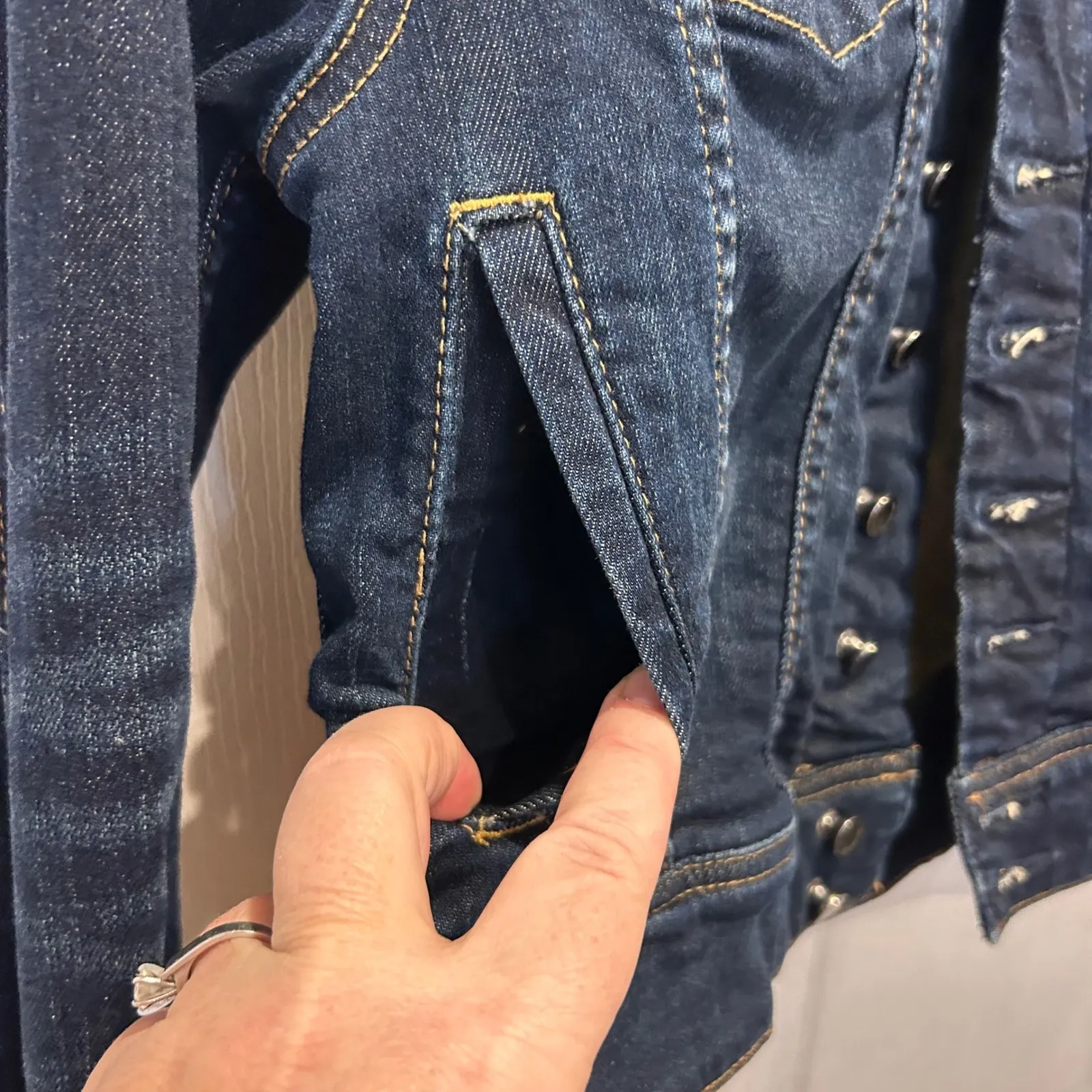 BLANKNYC Denim Jacket Dark Blue Button Front Classic Fit Womens Medium Pockets - Image 8