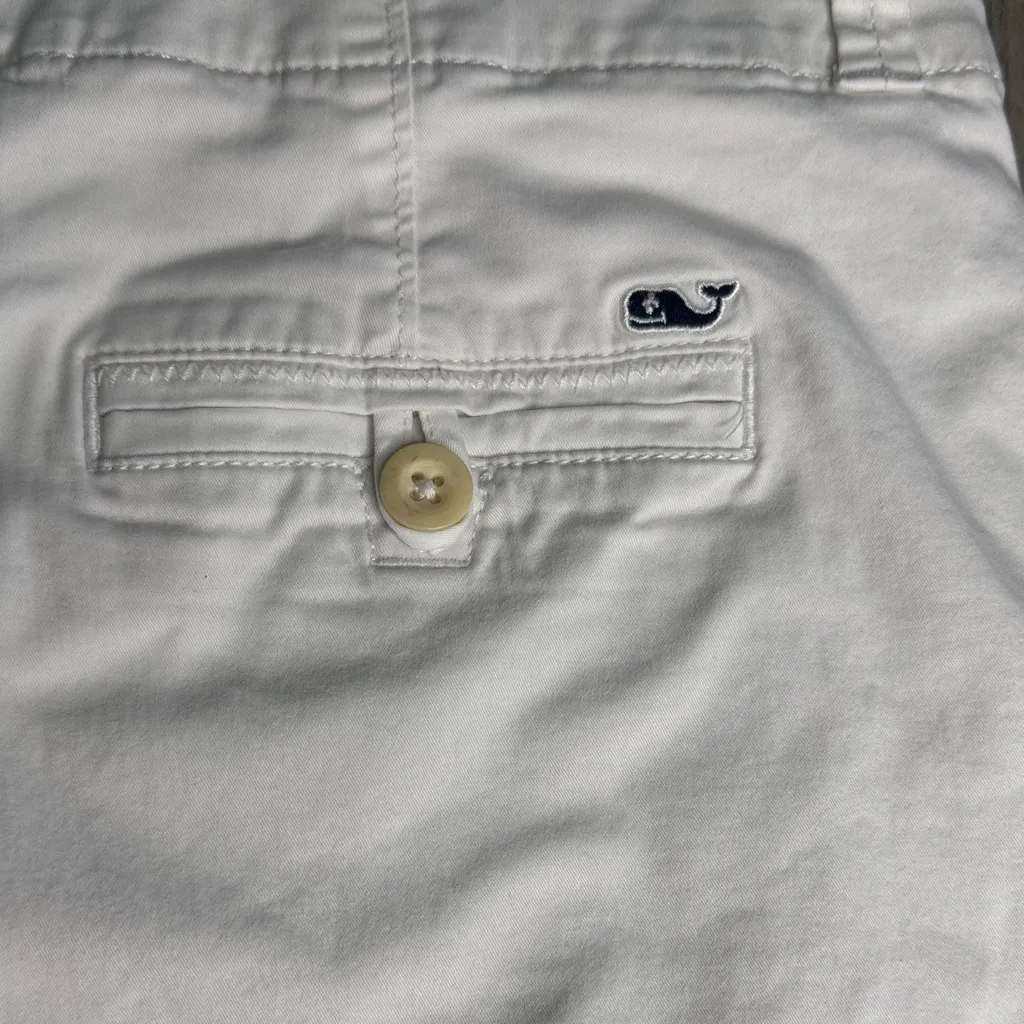 Vineyard Vines Women's White Shorts - Image 4