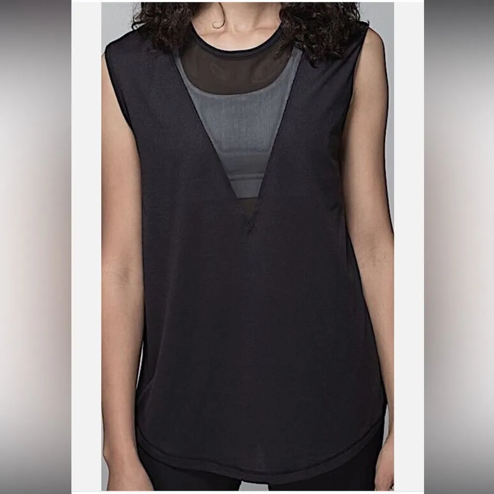 Lululemon  Lab Edge Tee Sleeveless Tank Top Black Knit Mesh "V" Insert size Small - Image 10