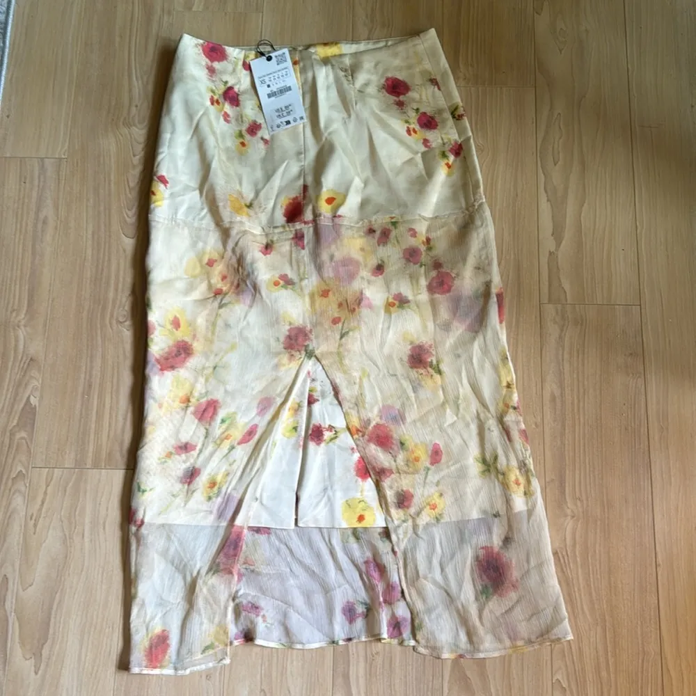 Zara Floral Midi Skirt - Image 4