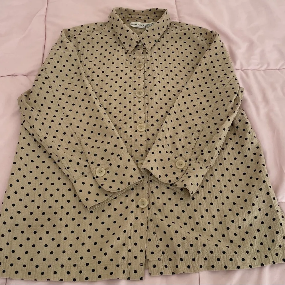 White Stag beige polka dots button up shirt, size S preppy business casual - Image 6
