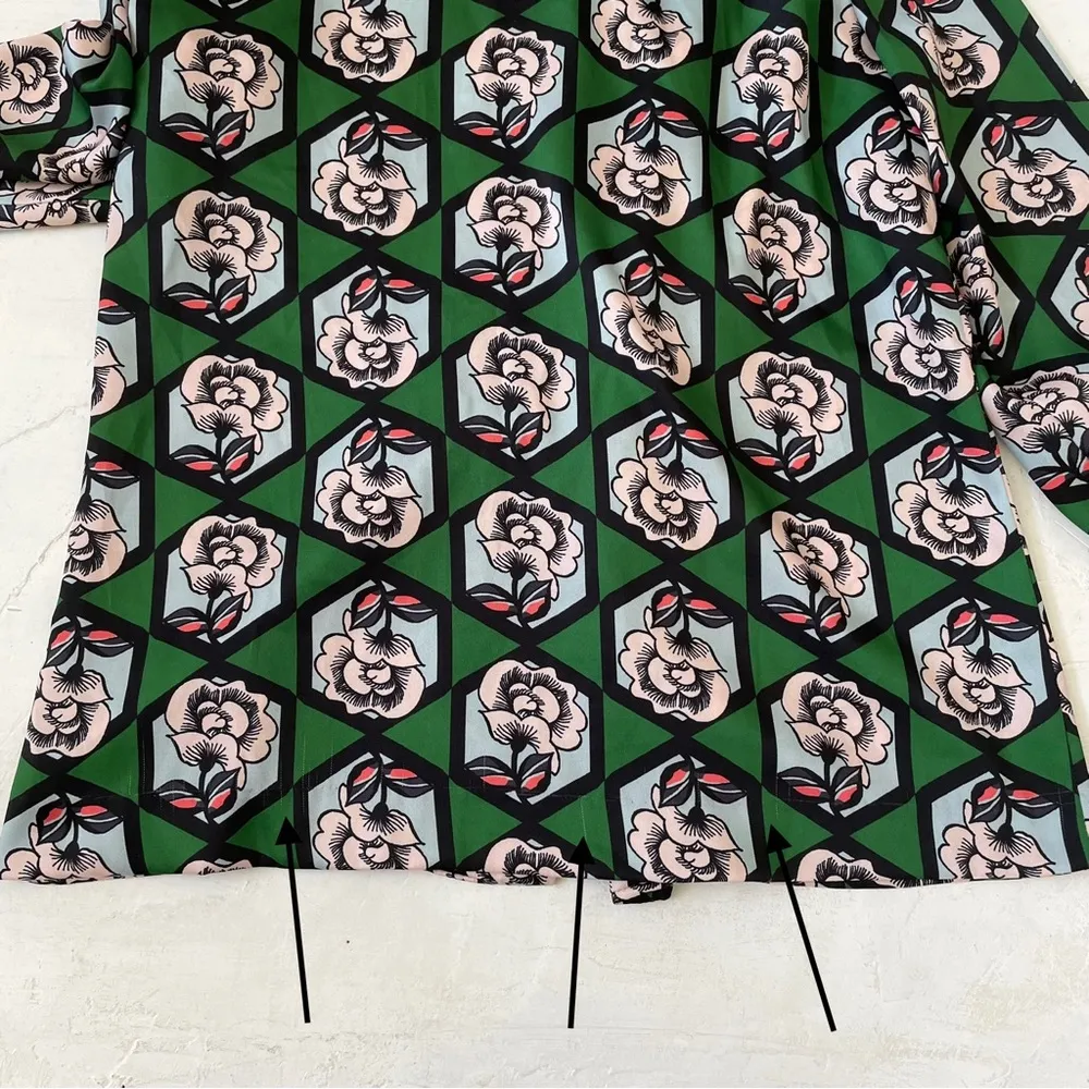 Mil­ly Flo­ral Blouse worn D’An­dra Sim­mons in The Re­al House­wives Dal­las 4 - Image 9