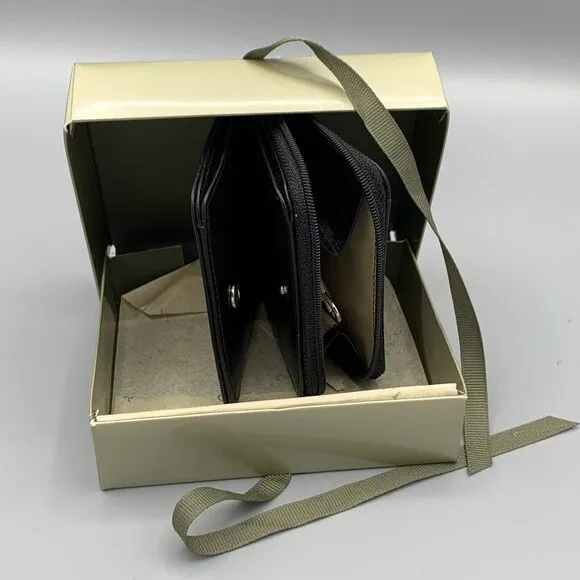 Levenger Leather Bifold Womens Wallet Snap Closure Spare Key Hook Change Purse Size 0 - Image 2