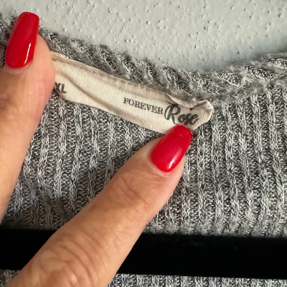 Gray Plunge Neck Ruched Long Sleeve Top Size XL - Image 2