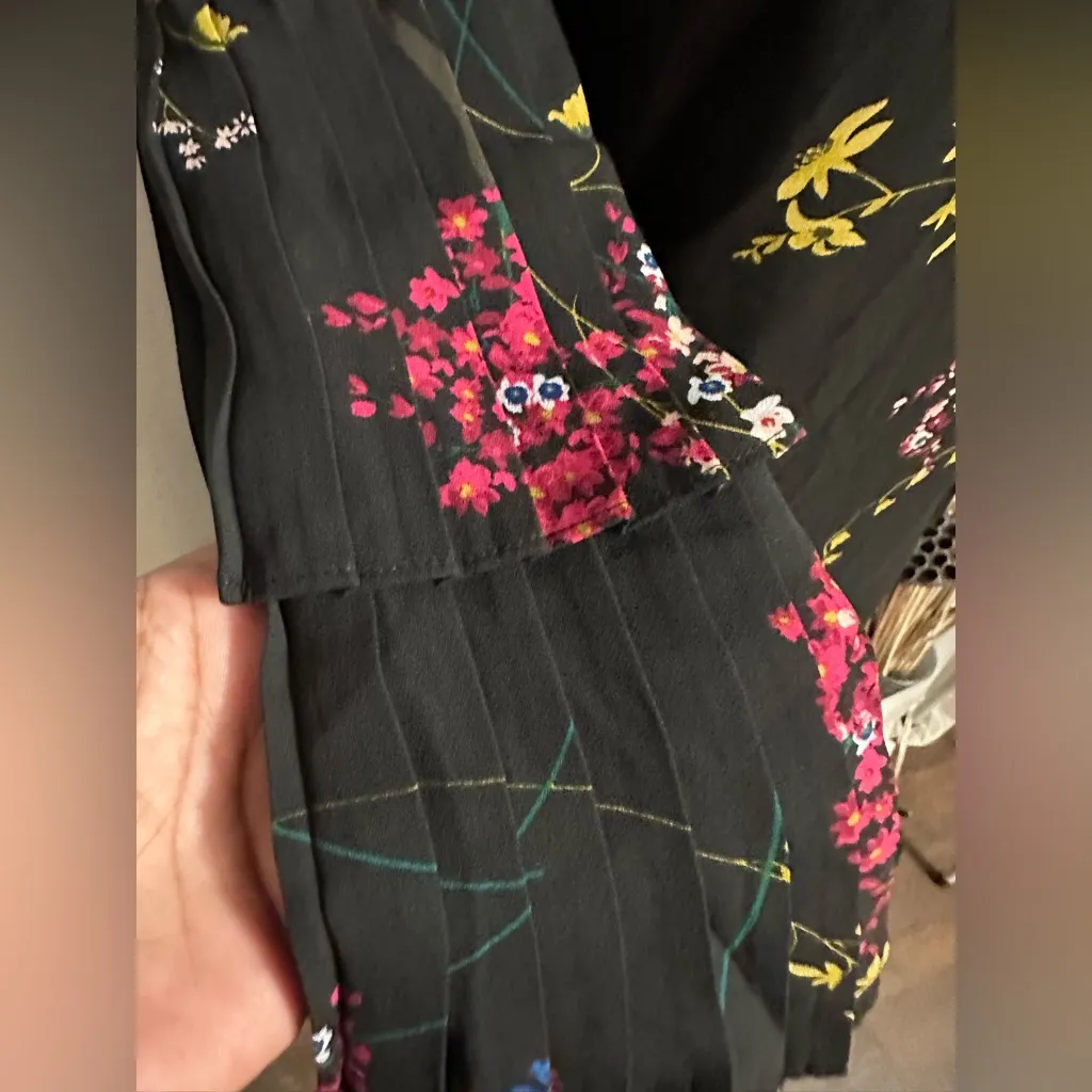 Size 10 Worthington black floral pleated long sleeve dress EUC - Image 2