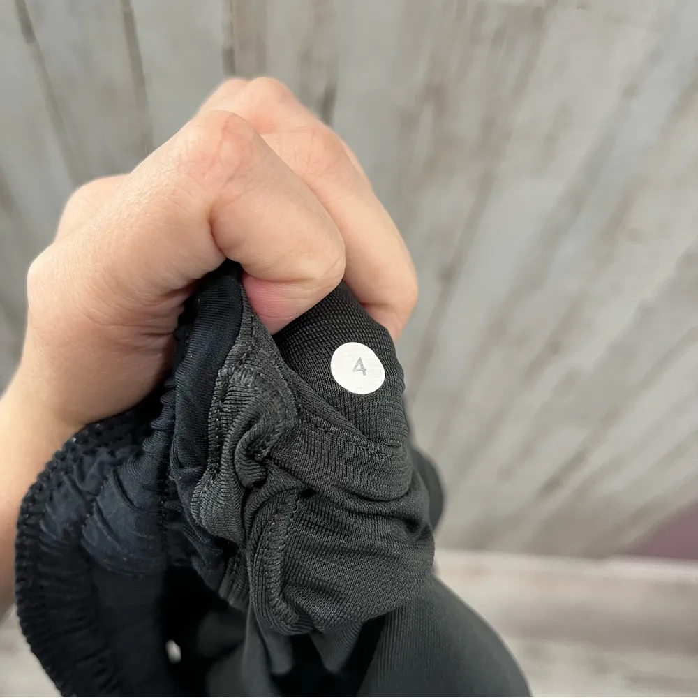 Lululemon Hotty Hot Short Flowabunga Black Angel Wing / Black Womens 4 Lined - Image 5