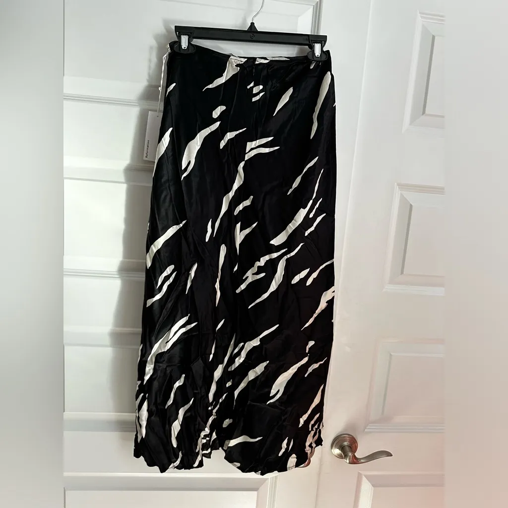 Reformation Pratt Silk Skirt in Black and‎ Cream Print NWT 4 - Image 10