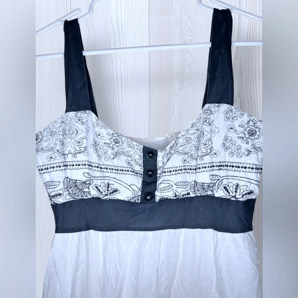 CHARLOTTE RUSSE Women’s Boho Style Embroidered Maxi Dress - Image 4