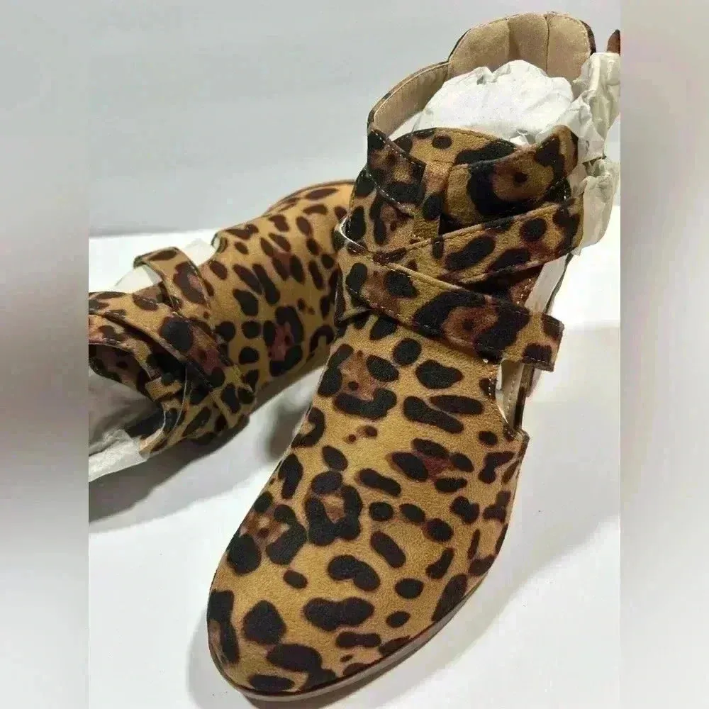 NIB!BellaMarie Leopard print crisscross buckle, zipper chunky heel boot Size 8.5 - Image 6