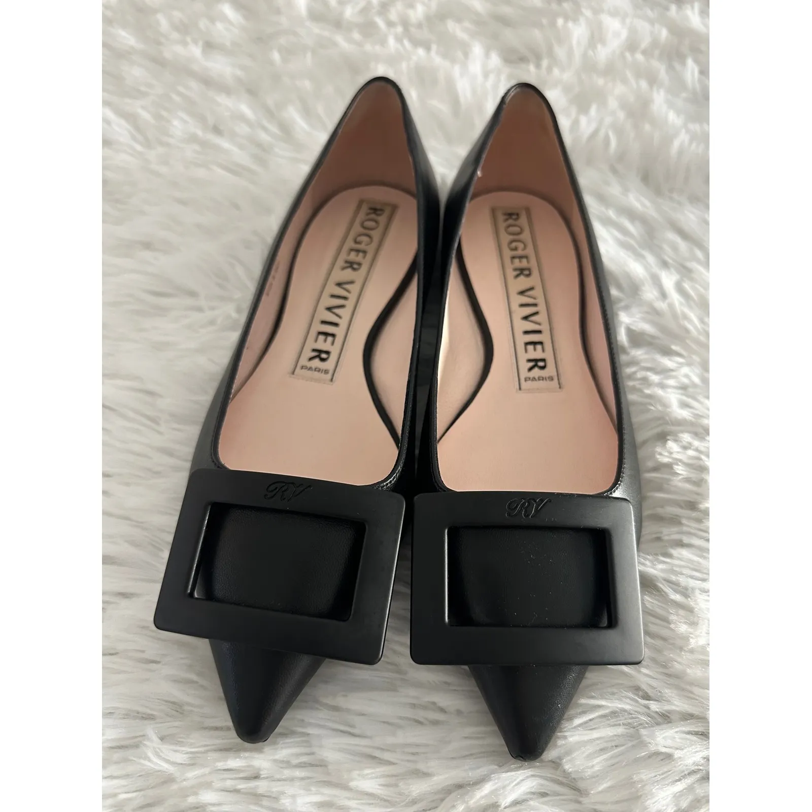 Roger Vivier Gommettine Ball Black leather ballet flat Shoes 35 Size undefined - Image 2