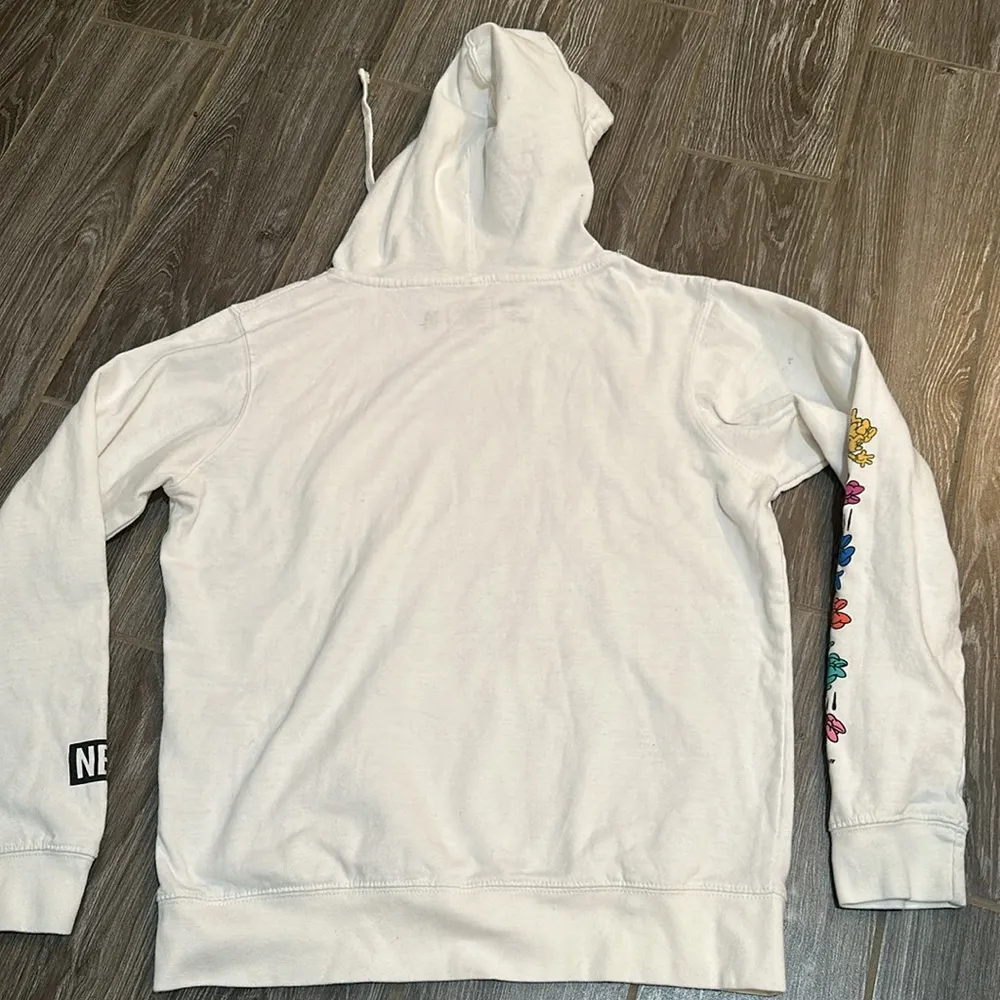 Women’s Neff  Minnie Mouse size medium white hoodie sweatshirt - Image 6