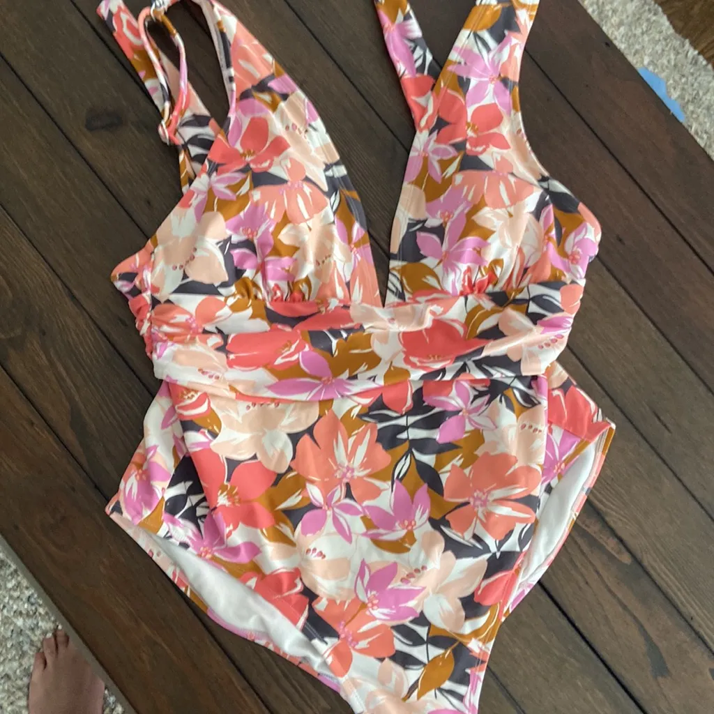 Women’s High Coverage One Piece Kona Sol Floral Swim Suit - Image 4