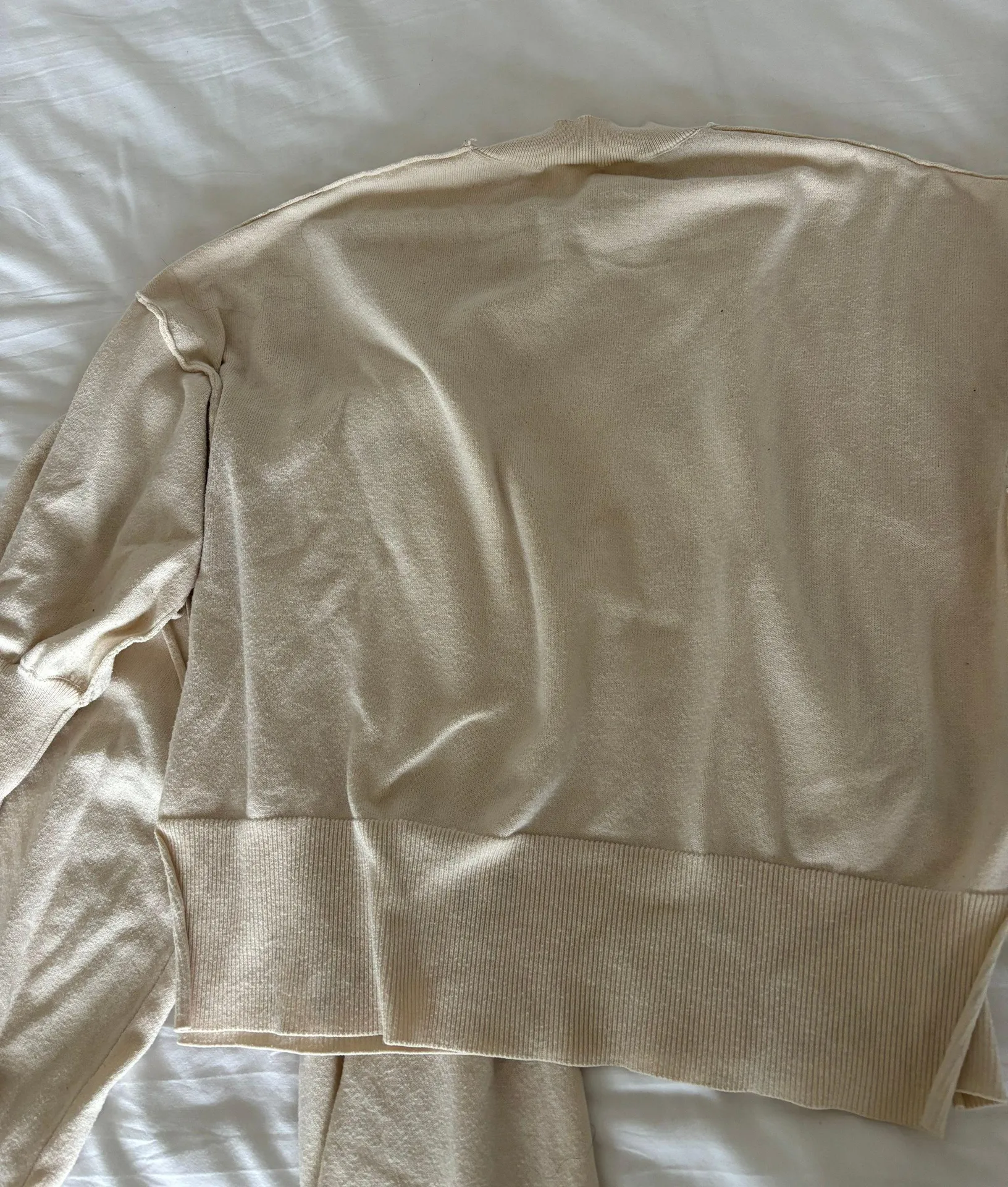 Around Set - Image 3