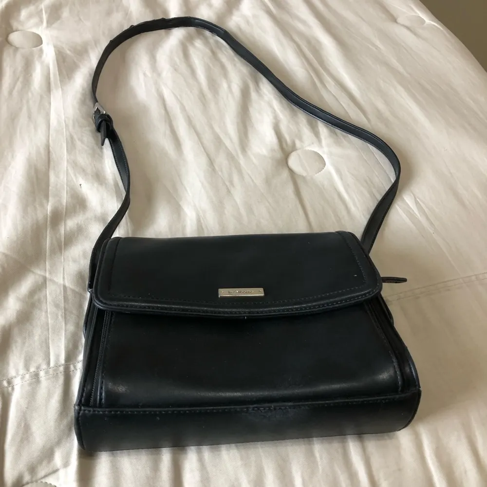 Black Liz Claiborne crossbody purse - Image 2