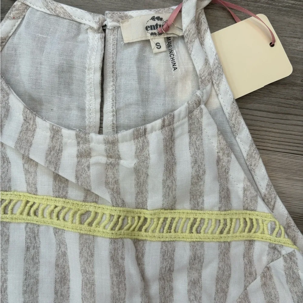 Entro NWT size small, looks like linen, Boho Style Tank, keyhole back - Image 4