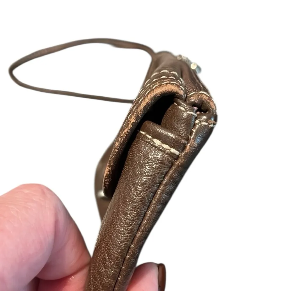 Coach Twistlock Brown Leather Wristlet with pink interior - Image 11