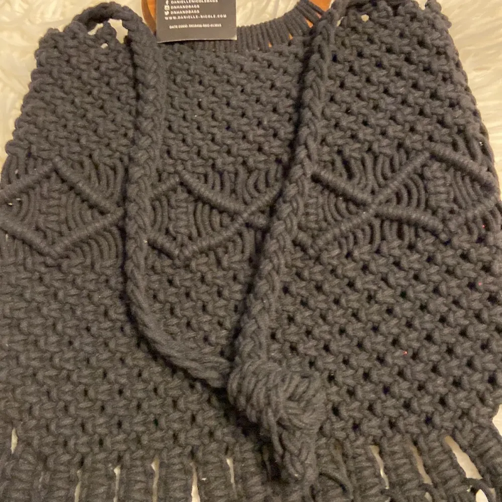 Danielle Nicole macrame fringe crossbody
boho purse with wooden handle black - Image 7