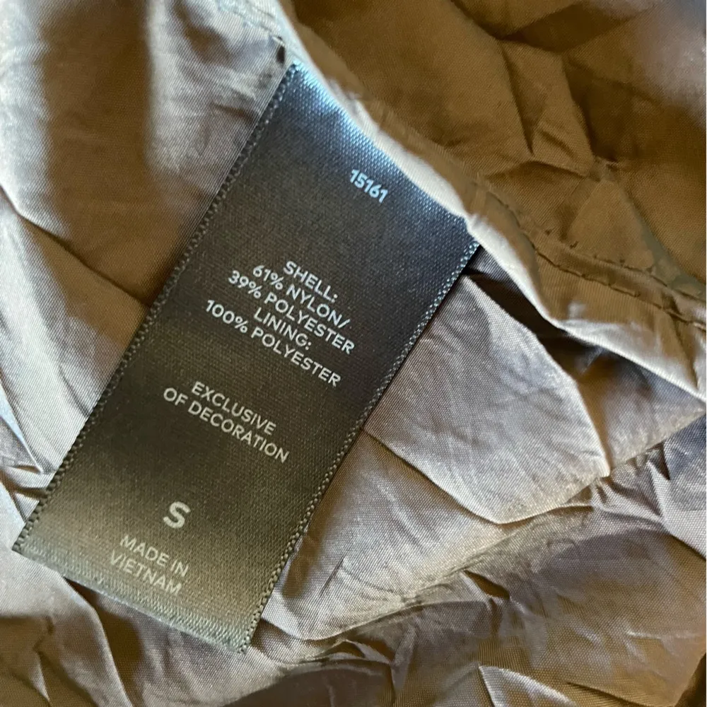 Champion  Activewear Weather Resistant Gorpcore Shell Jacket Small - Image 6