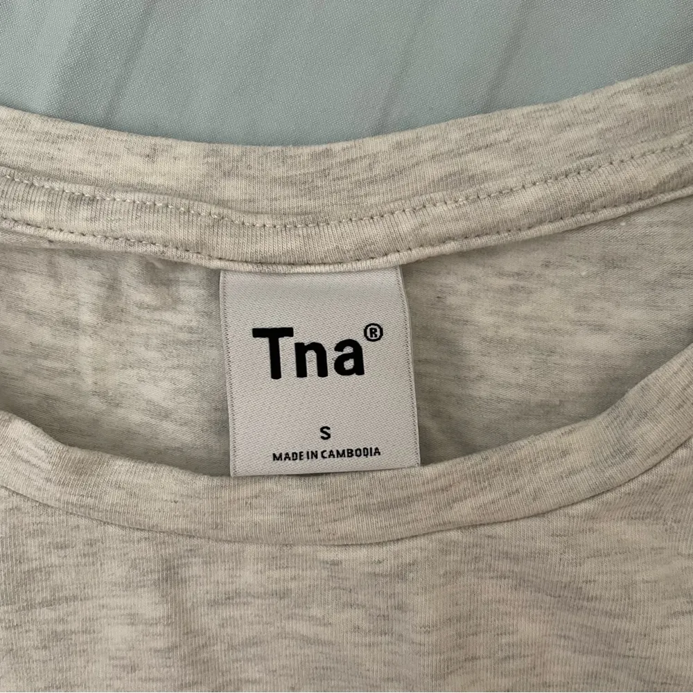 Aritzia TNA Chill Ortiz Cropped T-Shirt in Heather Cloud White Size S - Image 6