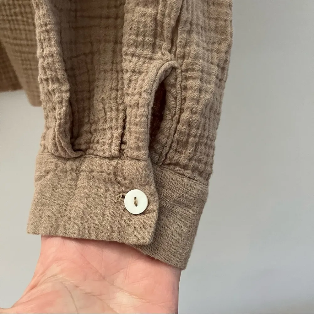 Trendy Queen 100% Rayon Breathable Fabric Long Sleeve Button Down. Size Medium - Image 7