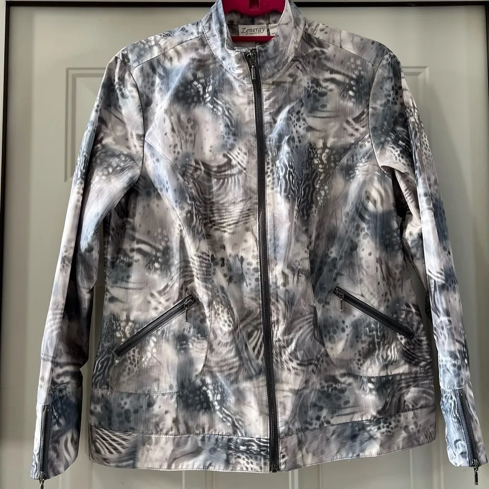 Zenergy by Chico’s woman’s lightweight jacket. Chicos size: 1, or M/8. Gray Size undefined - Image 13