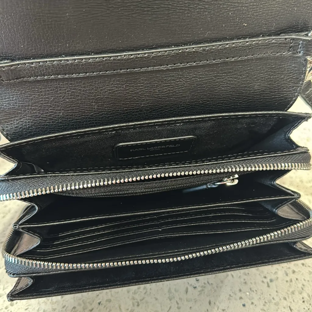 🖤KARL LAGERFELD PARIS
Lourdes Mini Leather Crossbody
🚫No Charm Chain Accessory - Image 7