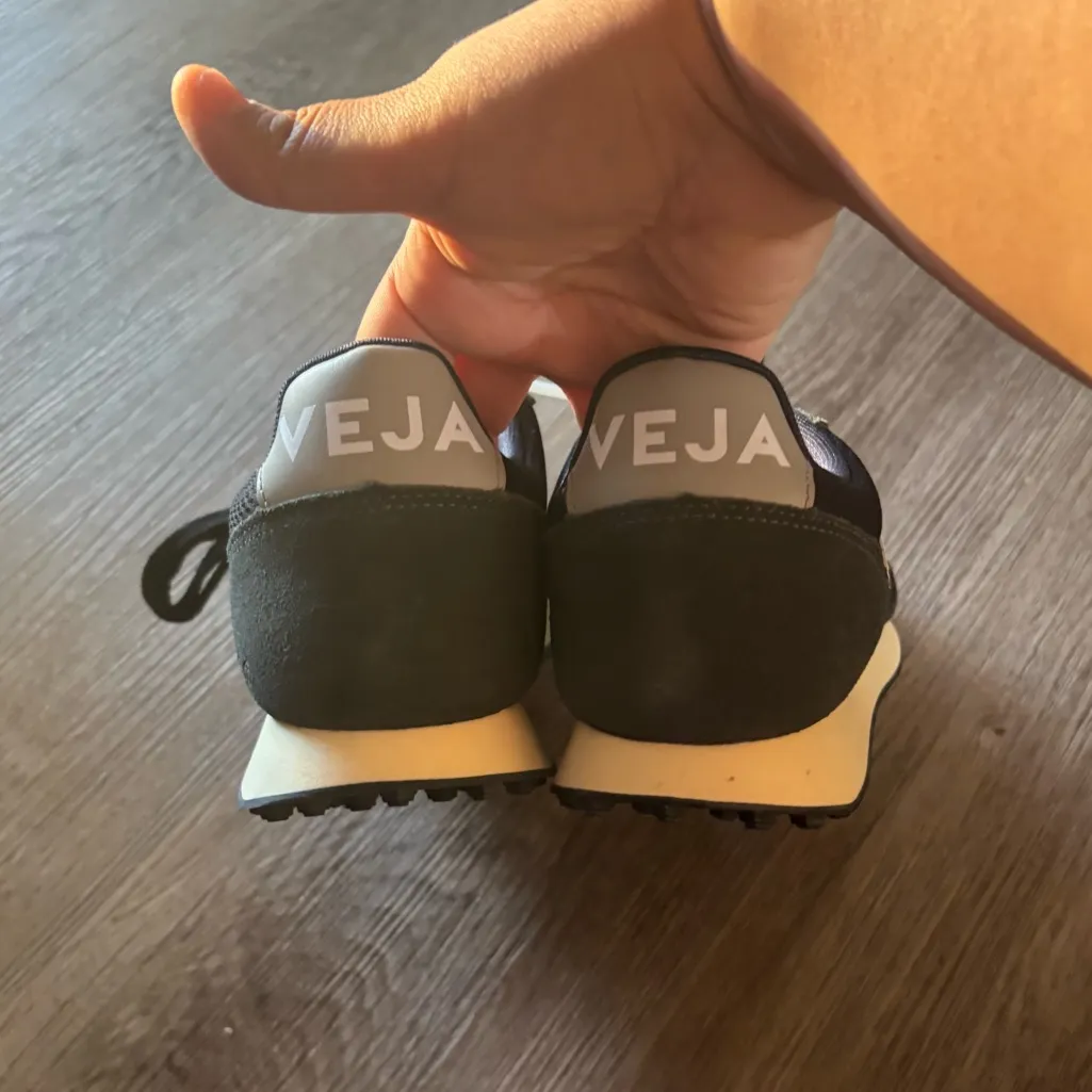 Veja Rio Branco Sneakers NWOT - Image 8