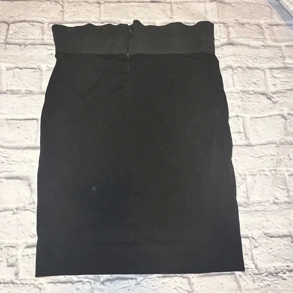 Akris Punto skirt. Solid‎ black color. Skirt is lined. Size 10. - Image 6