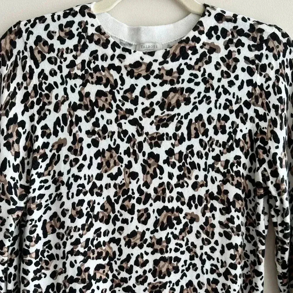 Talbots Cheetah Leopard Print Light Sweater, White and Brown, Size Medium - Image 3